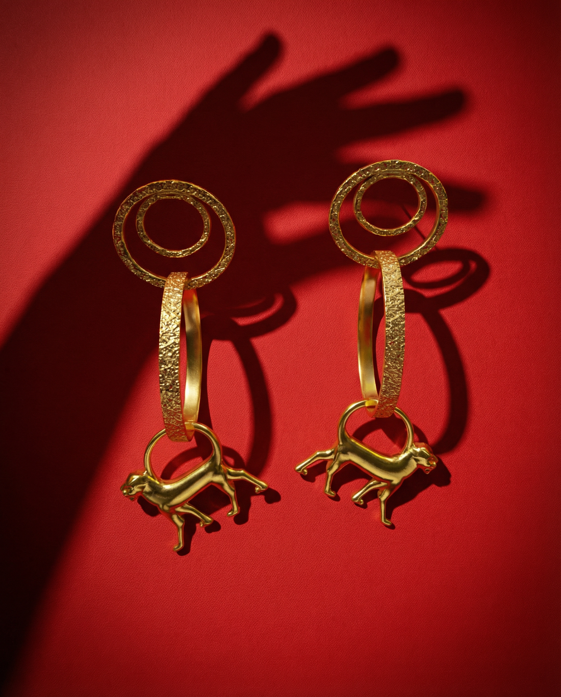 The Timeless Gold Jewelry Styling Tricks That Elevates Every Outfit